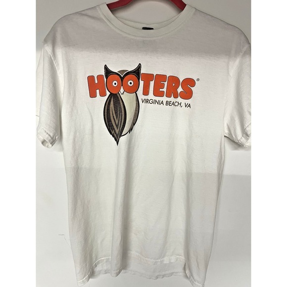 Gildan Other - Hooters Virginia Beach VA Graphic T-Shirt White Gildan Medium‎